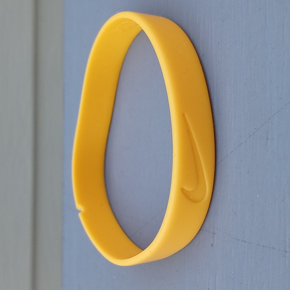 Nike Yellow Wristband Battlegrounds Unisex Silicone Bracelet - Picture 1 of 7